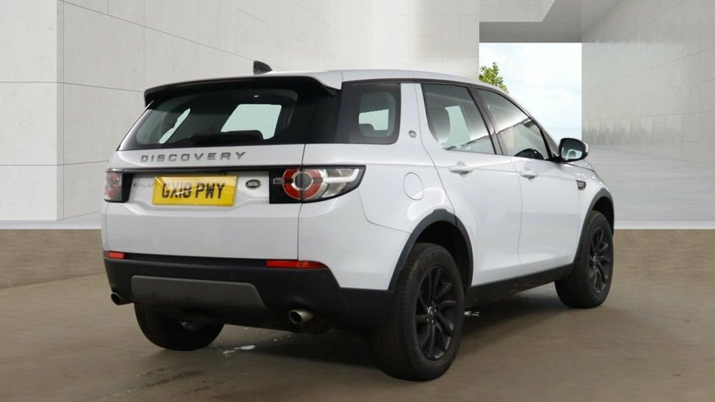 Land Rover Discovery Sport 2L Se Tech White #4