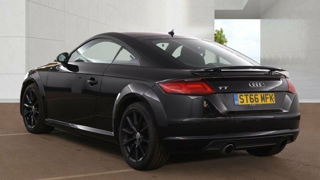 Audi TT 2L Sport Black #3