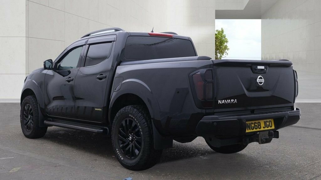 Nissan Navara 2.3L N-guard Black #3