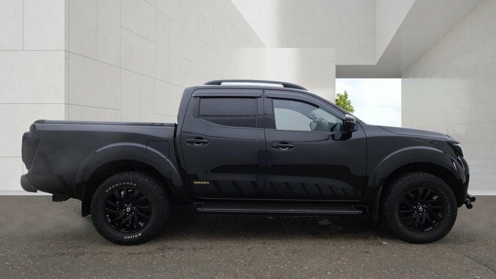Nissan Navara 2.3L N-guard Black #5