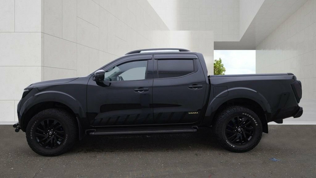 Nissan Navara 2.3L N-guard Black #6