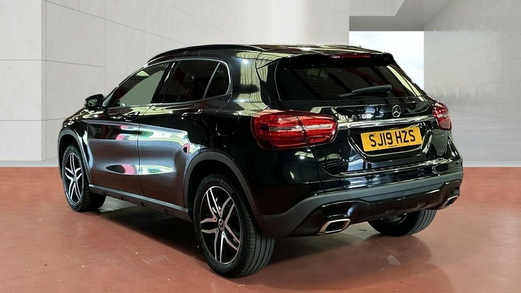 Mercedes-Benz GLA Class 1.6L Urban Edition Black #3