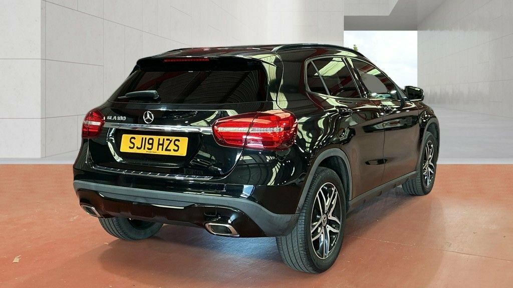 Mercedes-Benz GLA Class 1.6L Urban Edition Black #4