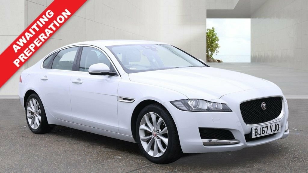 Jaguar XF 2L Prestige White