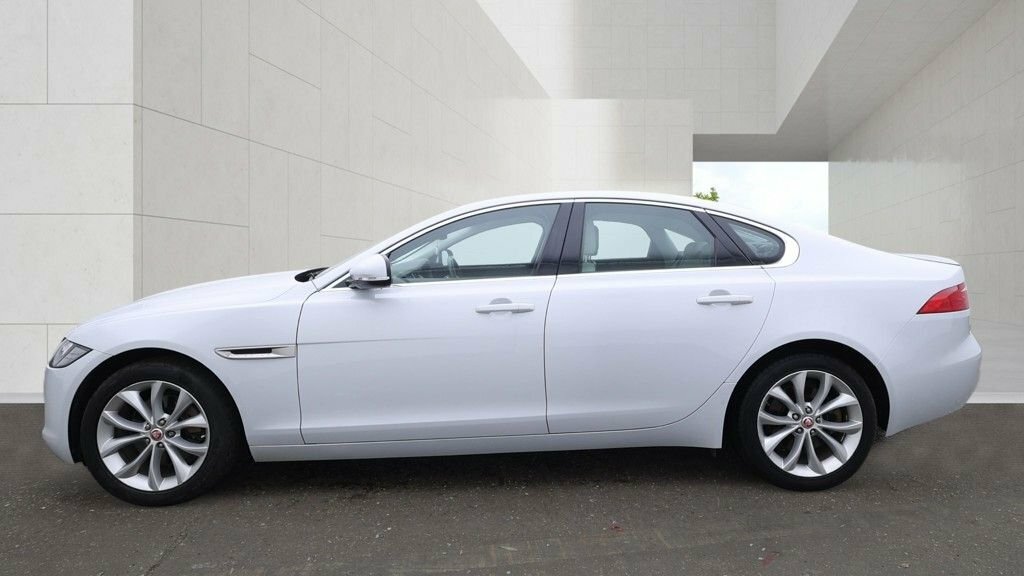Jaguar XF 2L Prestige White #6