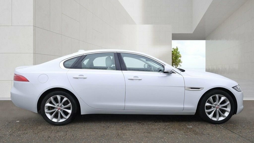 Jaguar XF 2L Prestige White #5