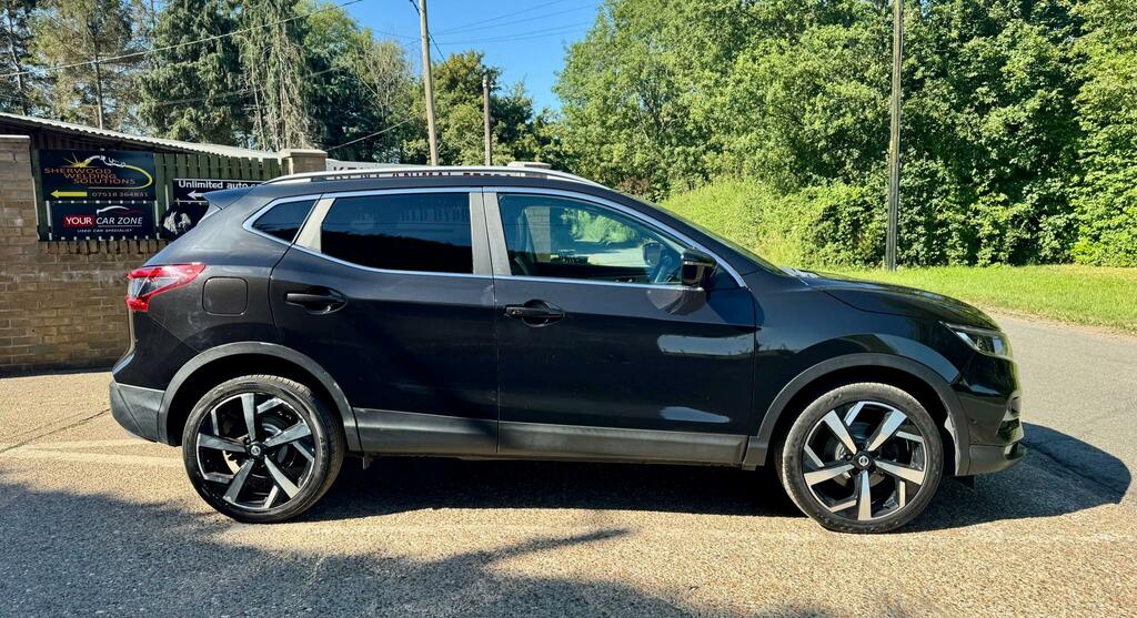 Nissan Qashqai 1.2 Dig-t Tekna Suv RV67CMU Black #4