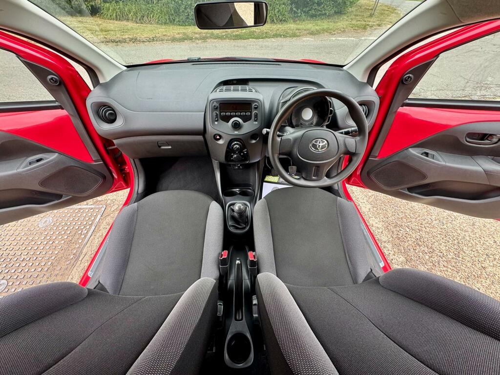 Toyota Aygo 1.0 Vvt-i X Euro 5 Euro 5 Red #2