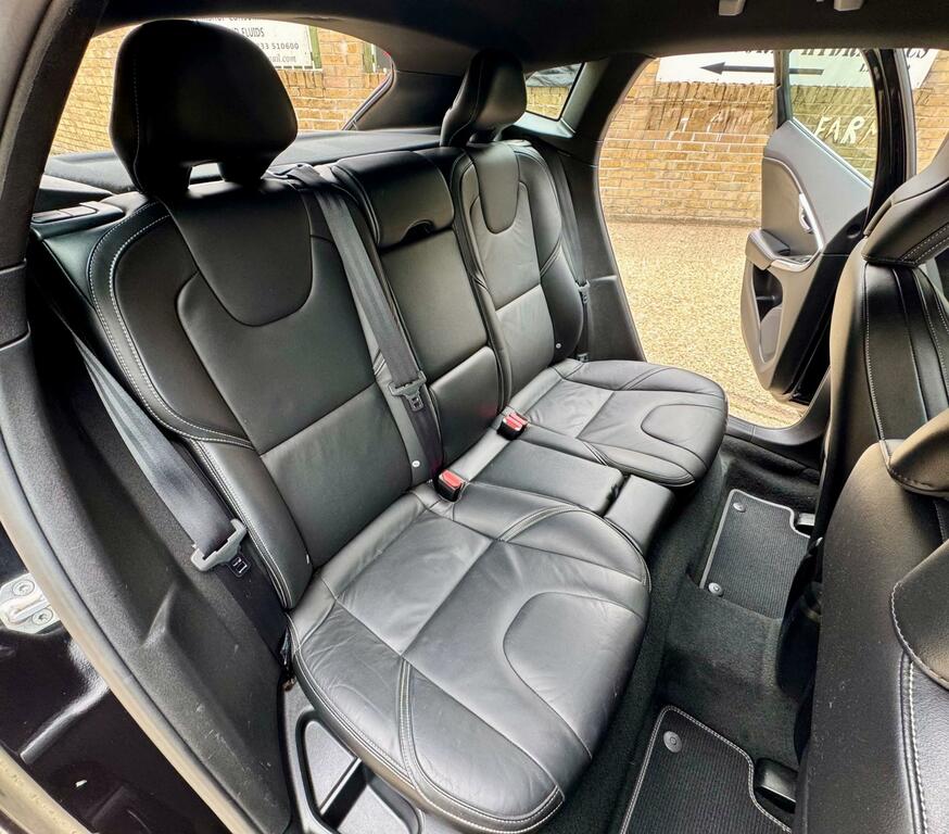Volvo V40 2.0 D2 R-design 118 Bhp Blue #70