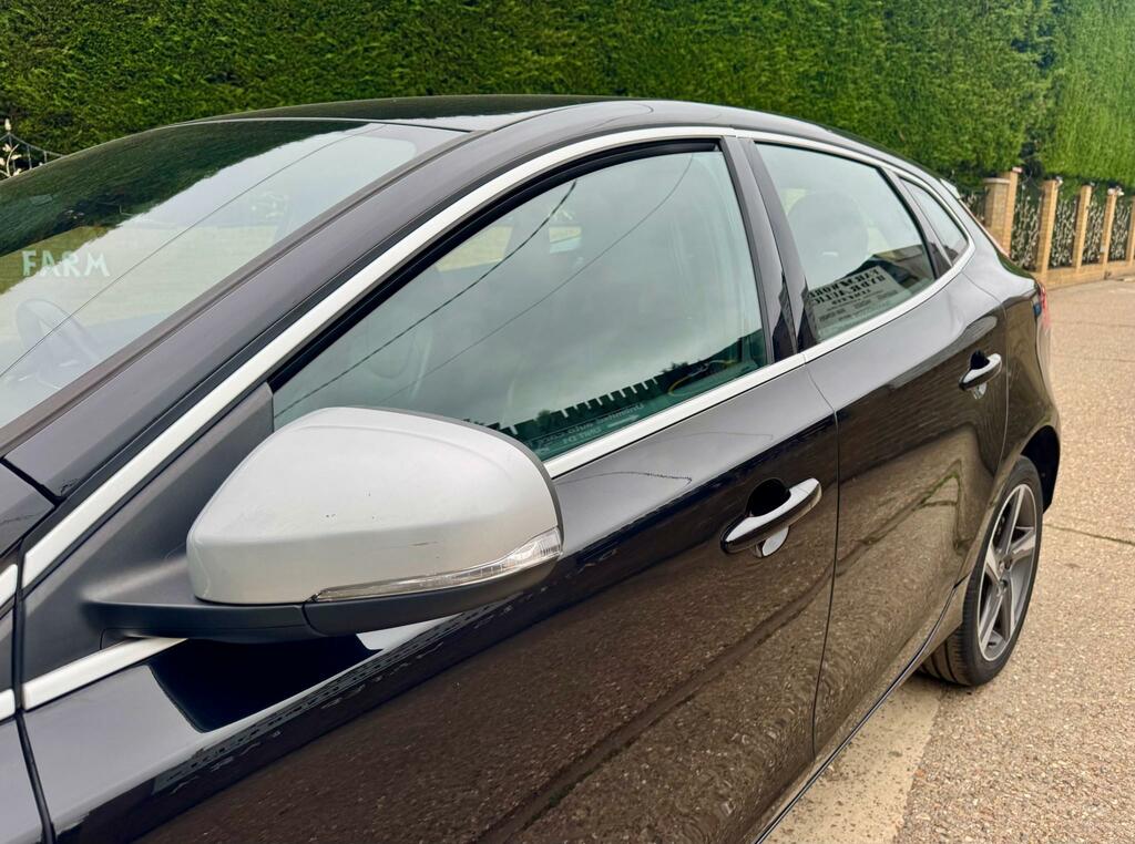 Volvo V40 2.0 D2 R-design 118 Bhp Blue #42