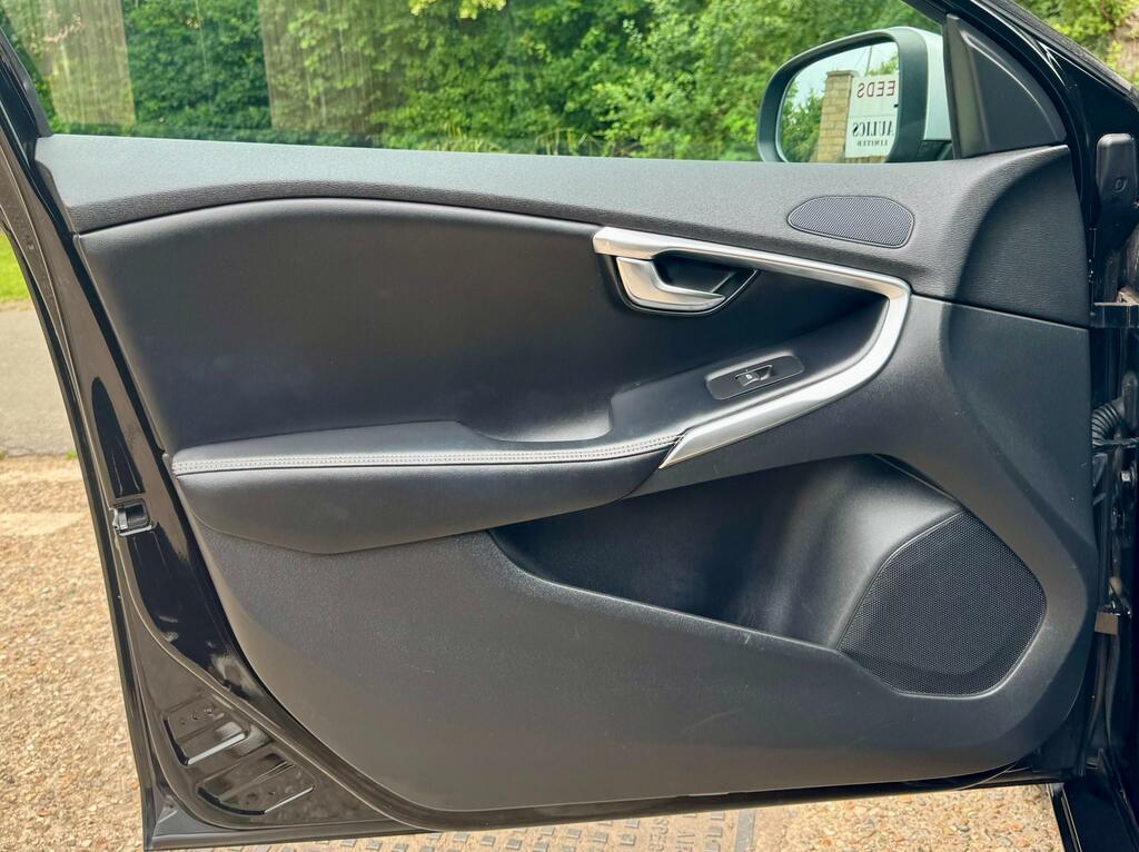 Volvo V40 2.0 D2 R-design 118 Bhp Blue #66