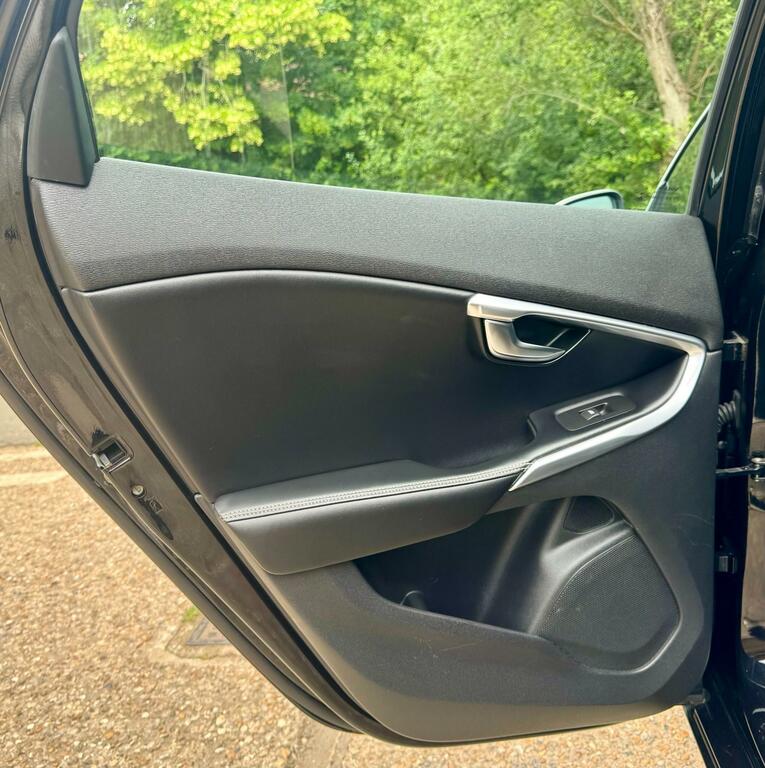 Volvo V40 2.0 D2 R-design 118 Bhp Blue #52