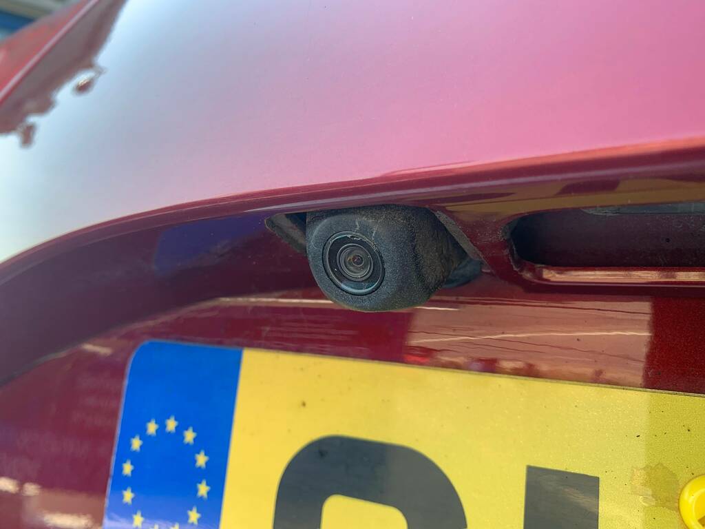 Toyota Yaris 1.5 Vvt-h Excel E-cvt Euro 6 Ss 15In Alloy Red #10