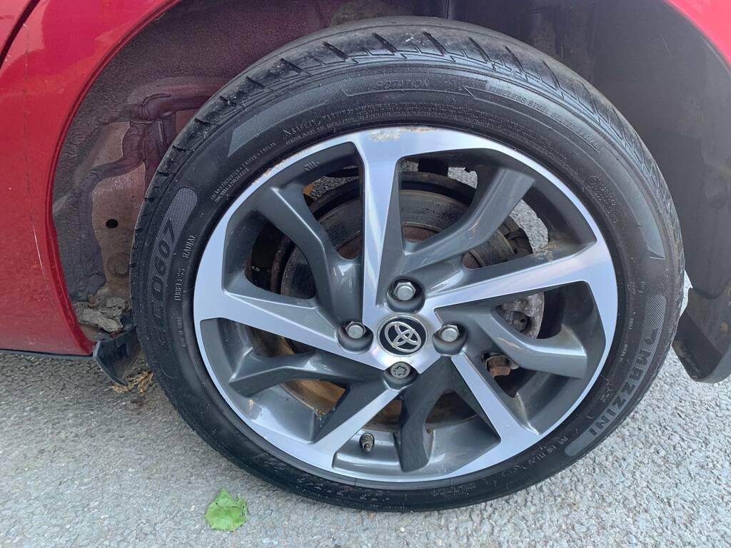 Toyota Yaris 1.5 Vvt-h Excel E-cvt Euro 6 Ss 15In Alloy Red #8