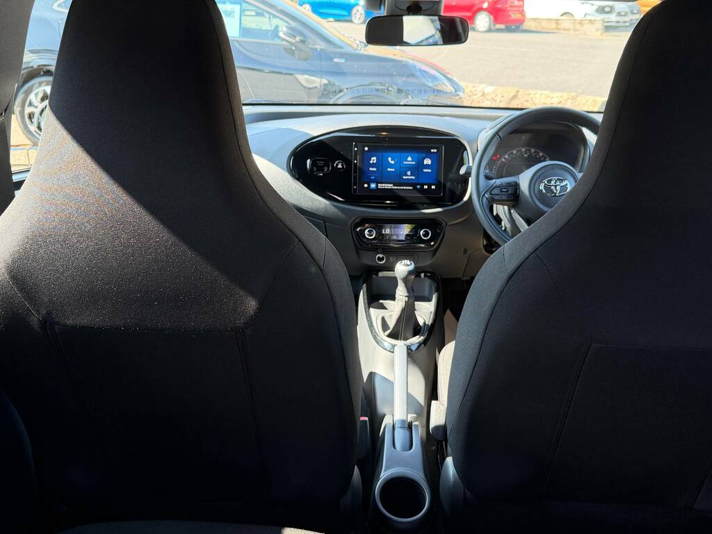 Toyota Aygo X Vvt-i Edge SK24KUD White #6
