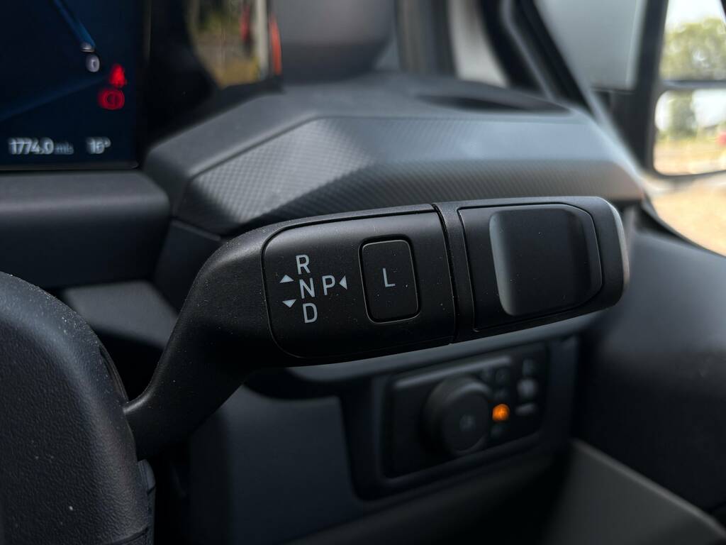 Ford Transit Custom 320 100Kw 71Kwh L1 Limited ST26XEZ Silver #4