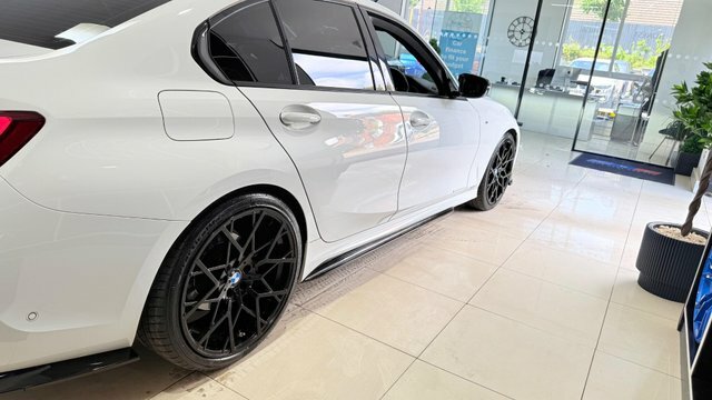 BMW 3 Series 2.0 318I M Sport RE22KOW White #3