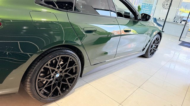 BMW i4 40 83.9Kwh M Sport Green #4