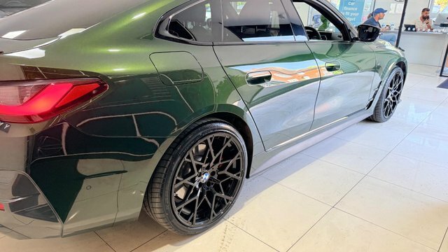 BMW i4 40 83.9Kwh M Sport Green #3