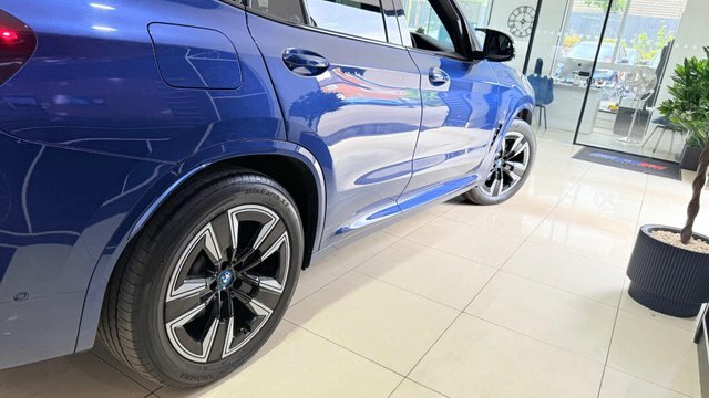 BMW iX3 80Kwh M Sport Black #16