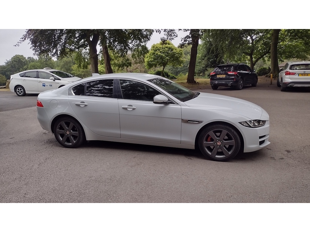Jaguar XE D Portfolio White