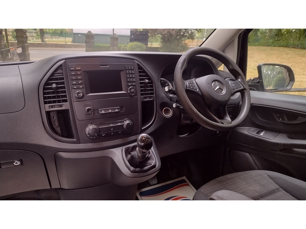 Mercedes-Benz Vito Panel Van White #11