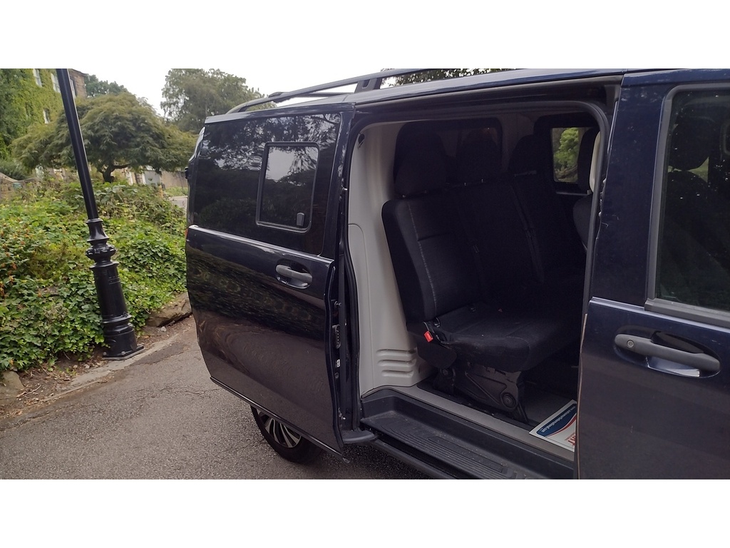 Mercedes-Benz Vito Panel Van White #9