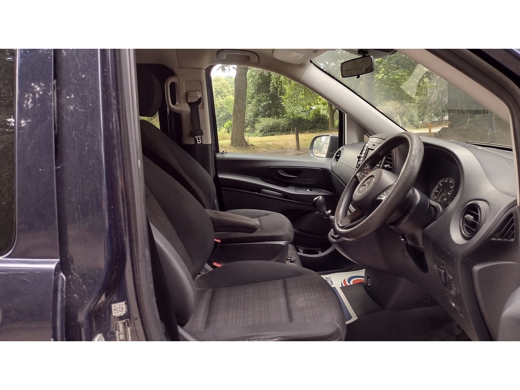 Mercedes-Benz Vito Panel Van White #8