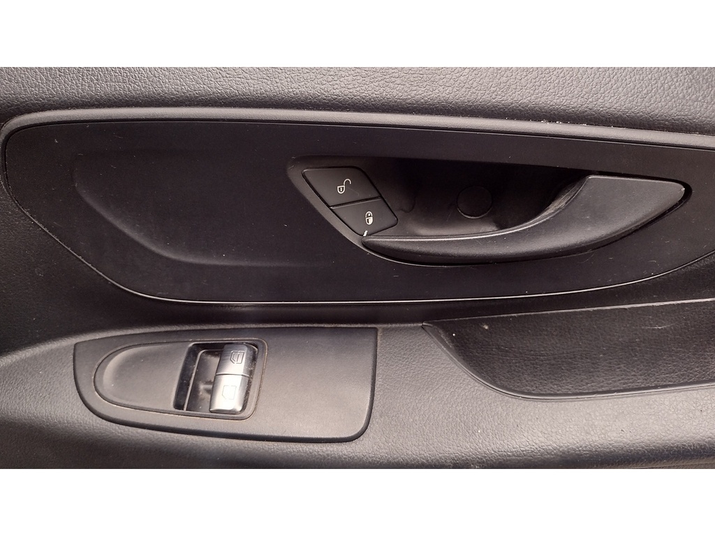 Mercedes-Benz Vito Panel Van White #7