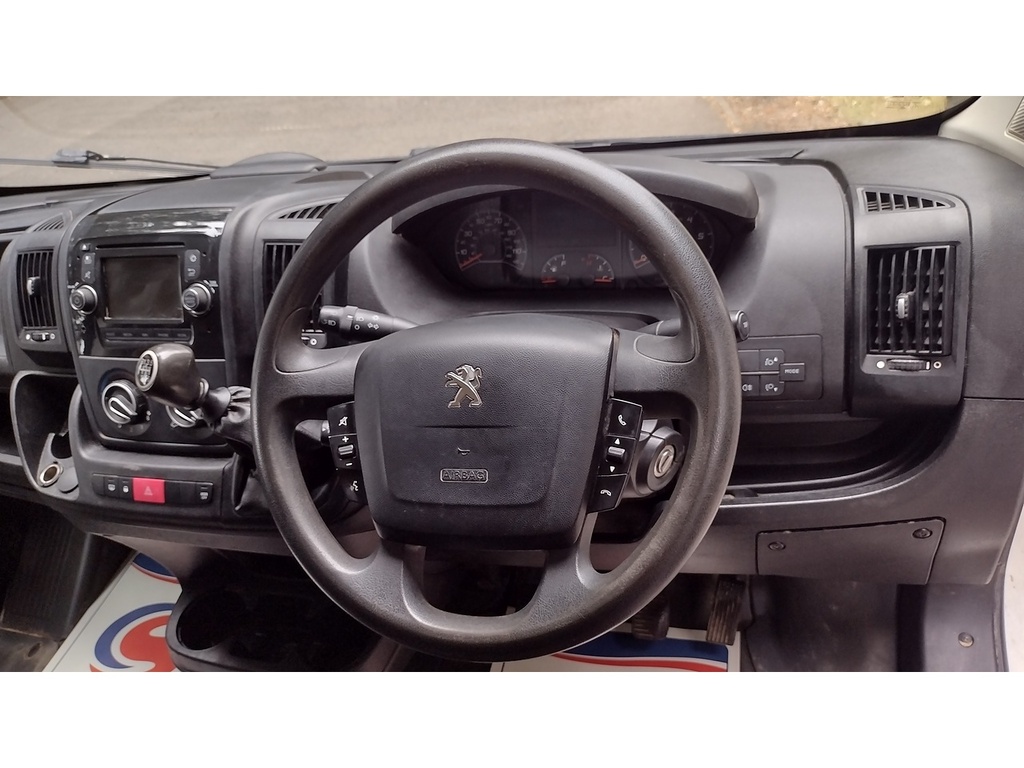 Peugeot Boxer Bluehdi 335 Professional White #5