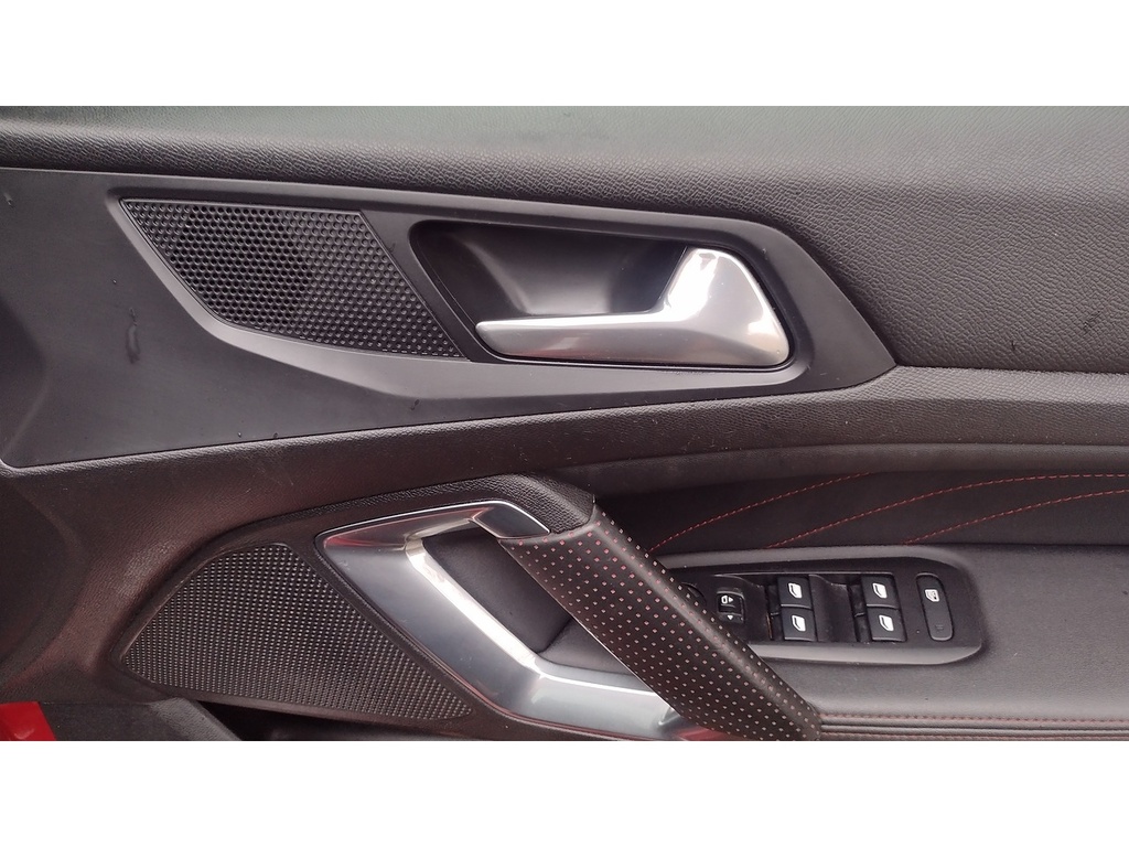 Peugeot 308 Active Red #8
