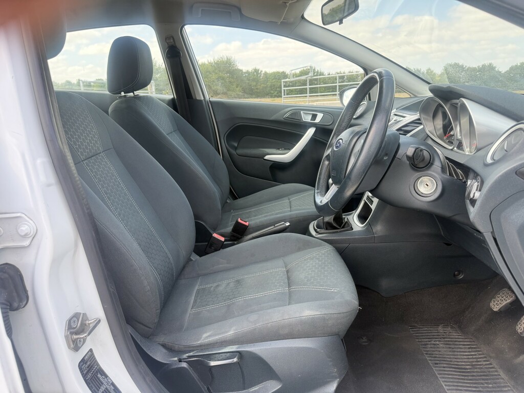 Ford Fiesta Hatchback 1.3 Zetec 201262 White #4