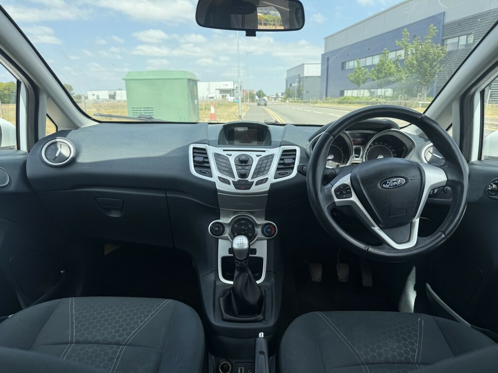 Ford Fiesta Hatchback 1.3 Zetec 201262 White #6