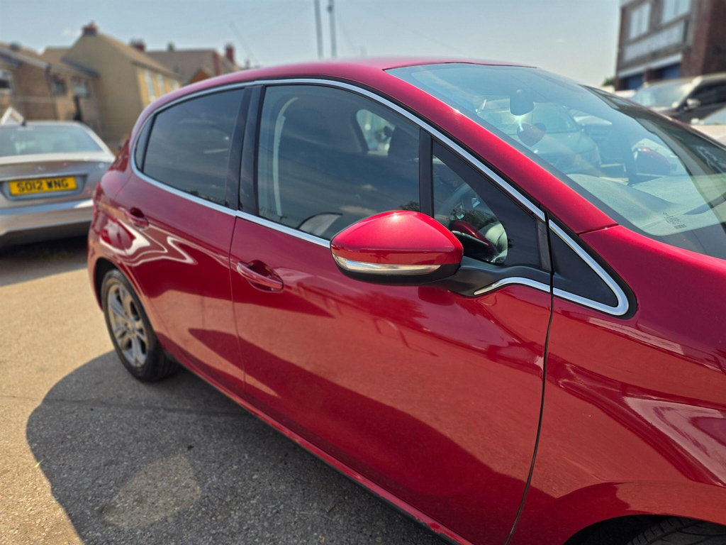 Peugeot 208 1.6 E-hdi Allure Euro 5 Ss KM64KWU  #2