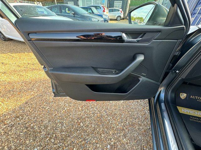 Skoda Superb Skoda Estate 2.0 Tdi Cr Sport Line Grey #46