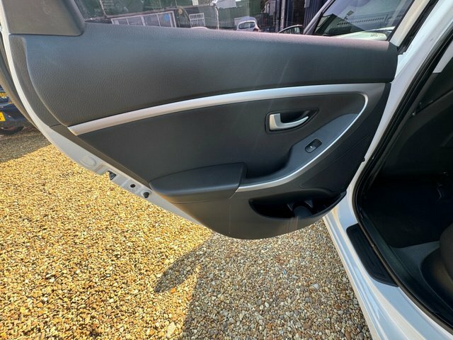 Hyundai I30 Crdi Style Nav Blue Drive Silver #23