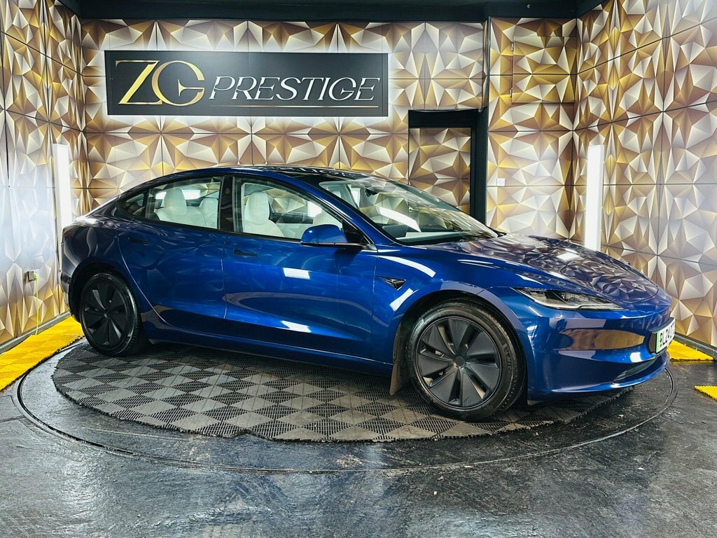 Tesla Model 3 Saloon Blue