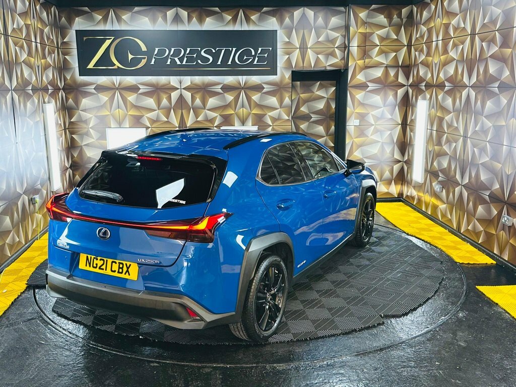 Lexus UX Premium Plus Pack Green #37