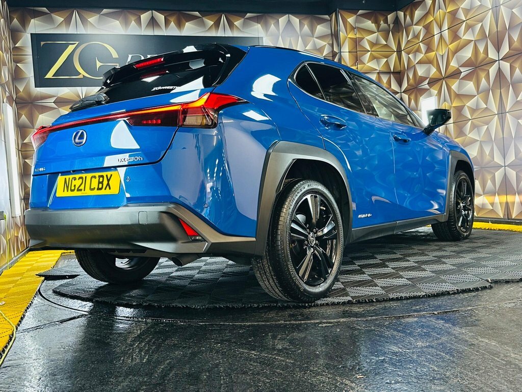 Lexus UX Premium Plus Pack Green #27