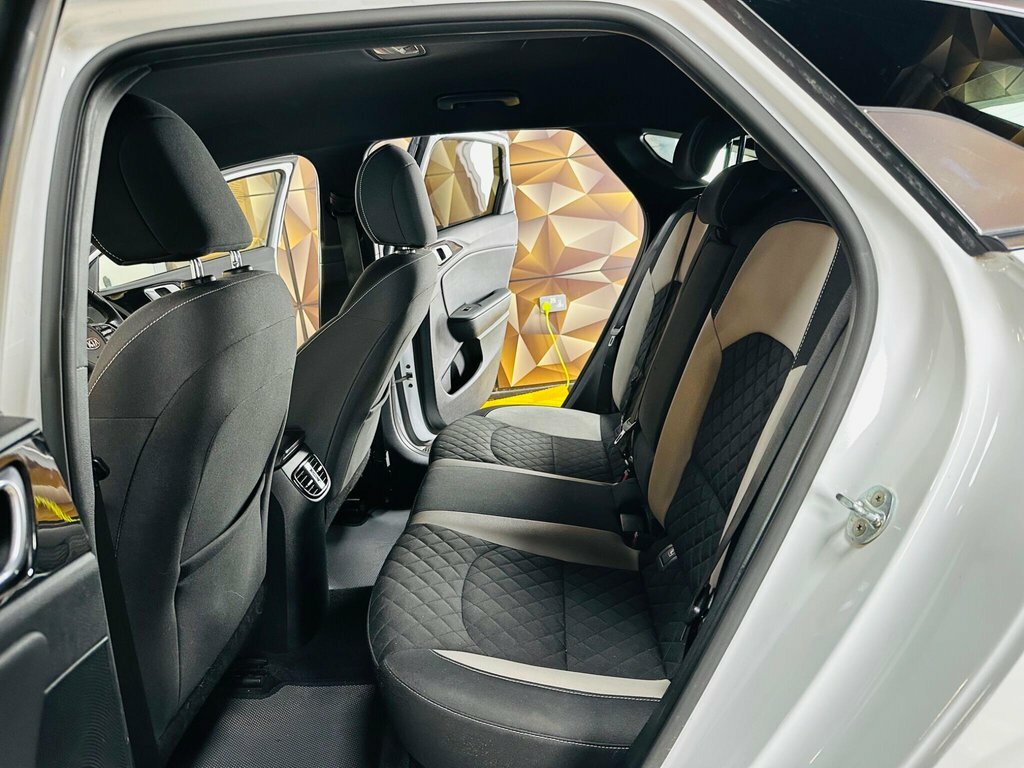 Kia Proceed 1.5 Gt-line Isg 158 Bhp 10-Inch Touchscreen, Sa White #59