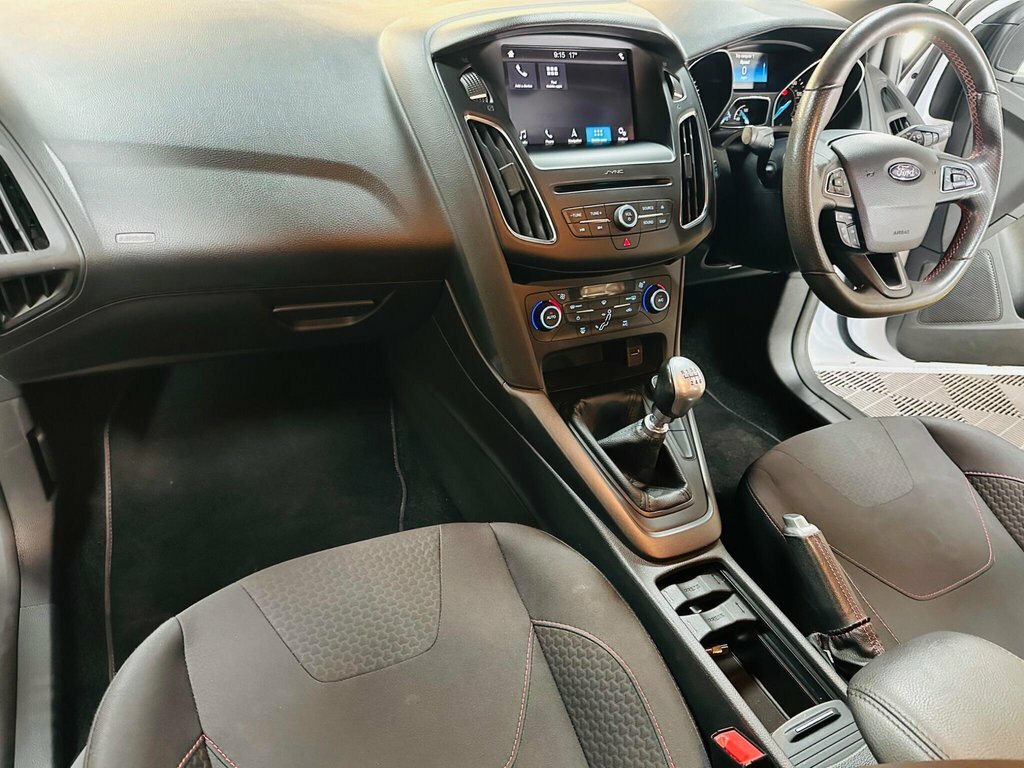 Ford Focus 1L St-line X DF18DJX White #3