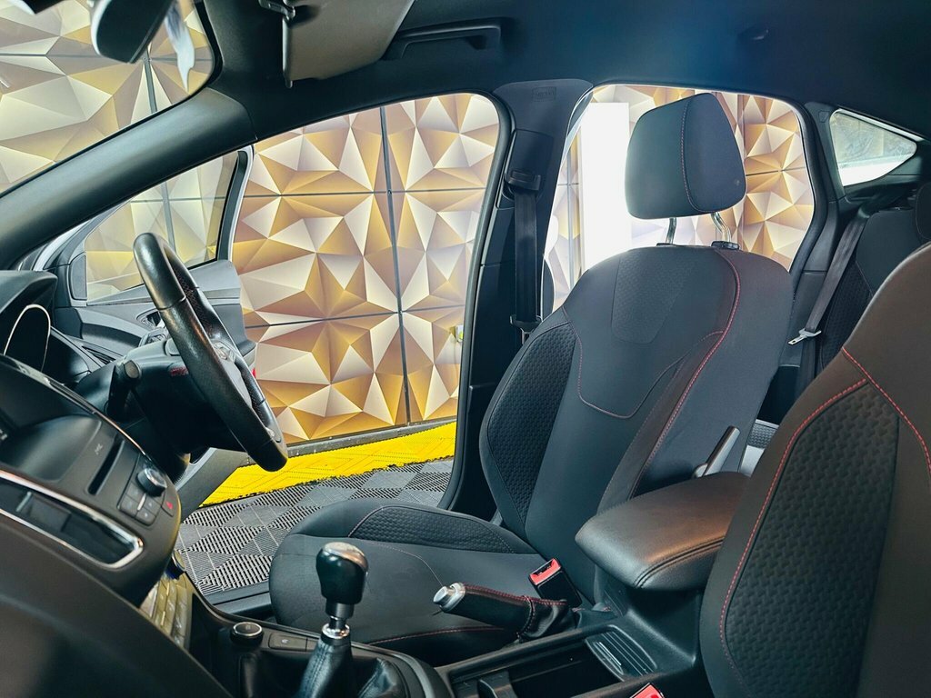 Ford Focus 1L St-line X DF18DJX White #5