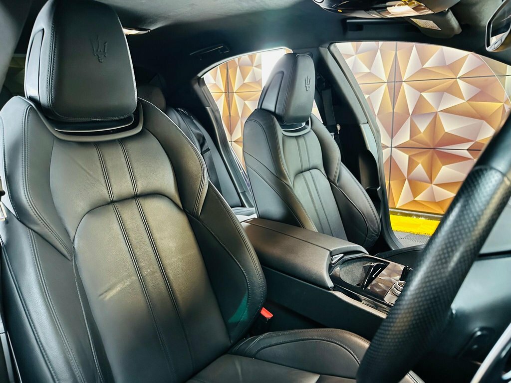 Maserati Ghibli Saloon Blue #8