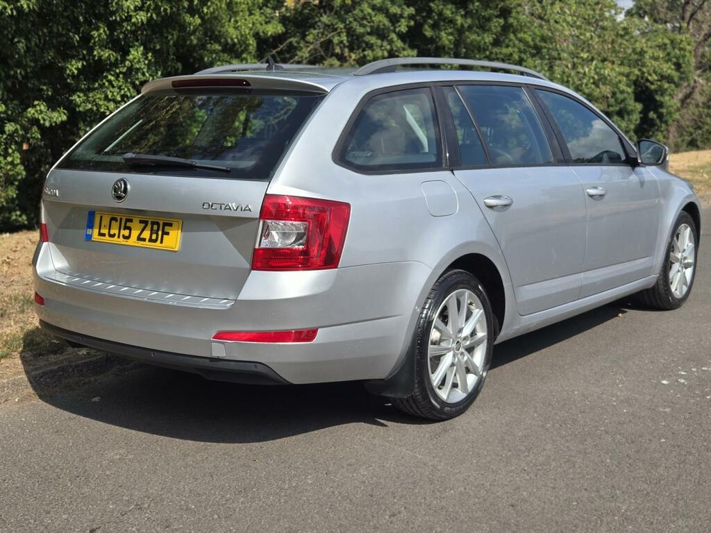Skoda Octavia 1.6 Tdi Red #9