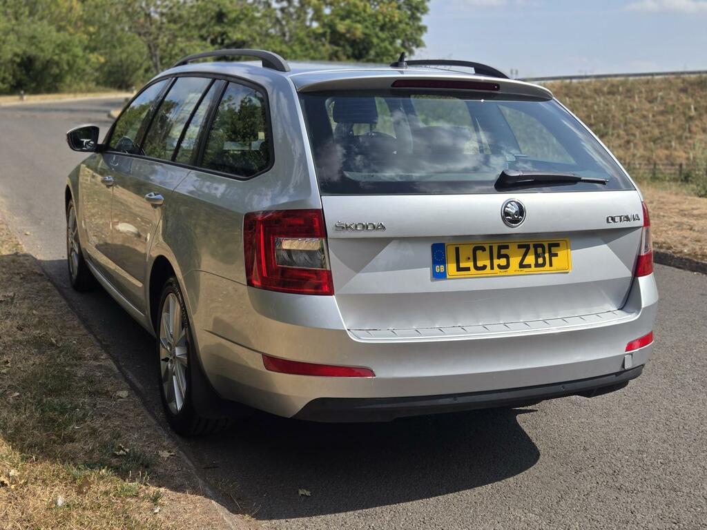 Skoda Octavia 1.6 Tdi Red #12