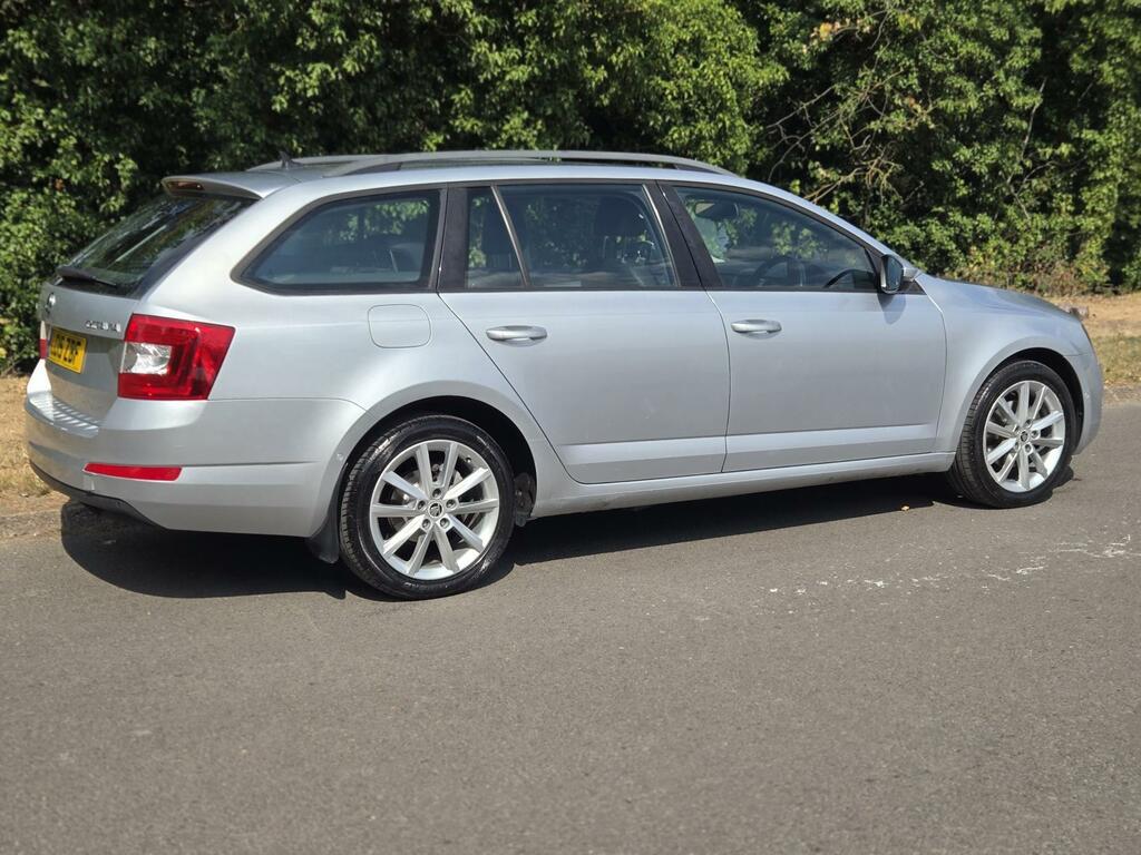Skoda Octavia 1.6 Tdi Red #8
