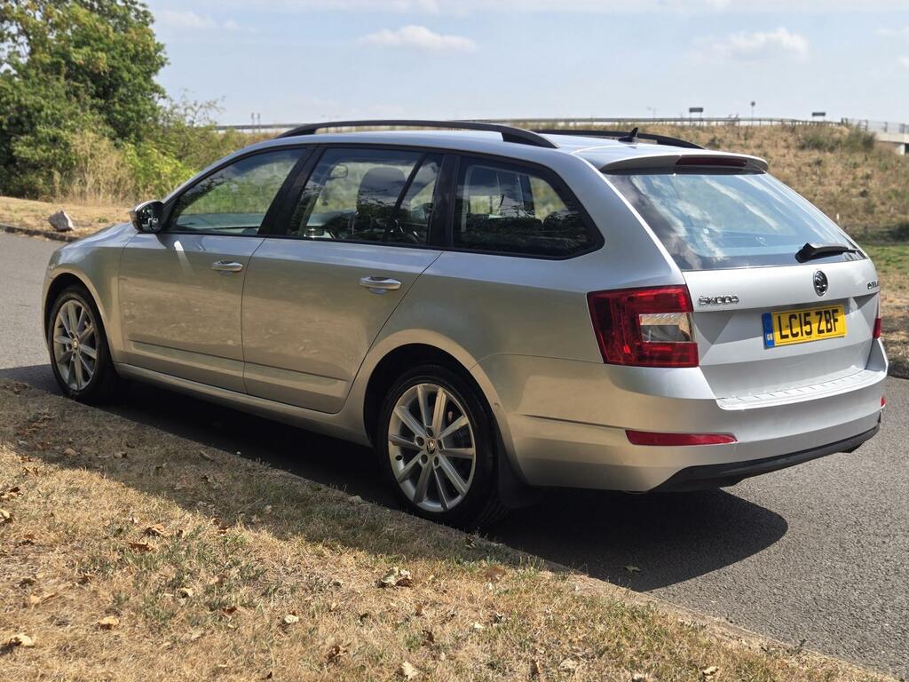 Skoda Octavia 1.6 Tdi Red #13
