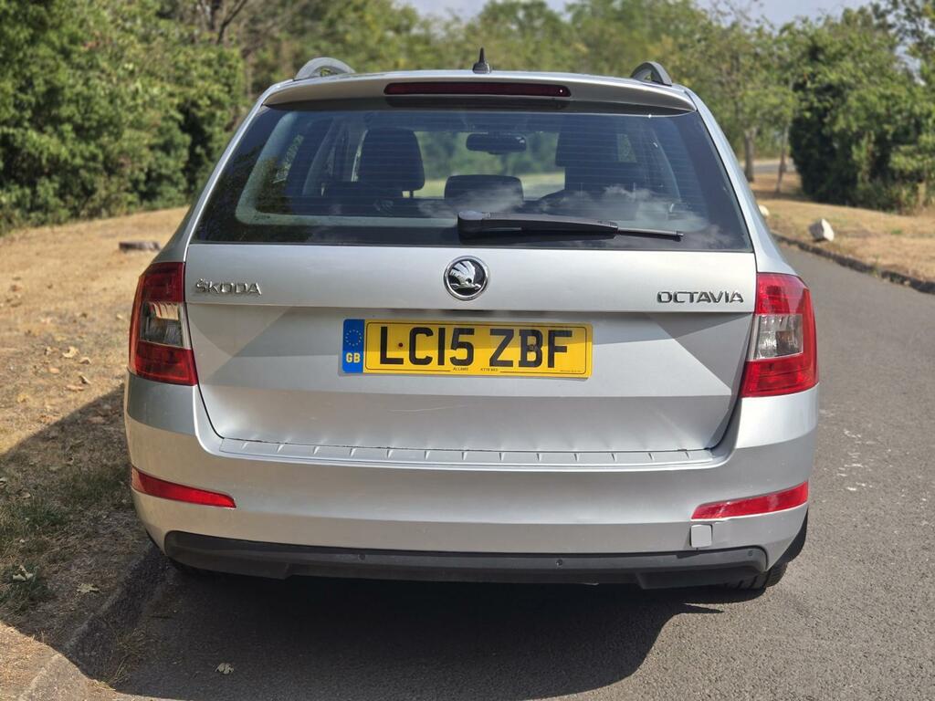 Skoda Octavia 1.6 Tdi Red #11