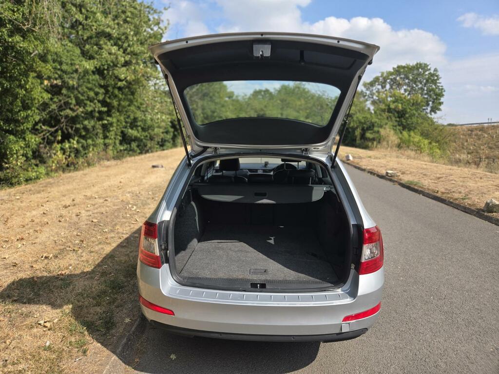 Skoda Octavia 1.6 Tdi Red #18
