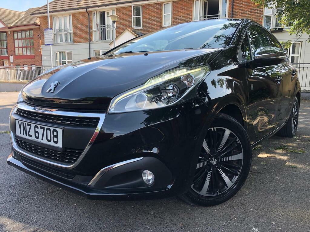Peugeot 208 1.2 Puretech Tech Edition Eat Euro 6 S S YNZ6708 Black #4